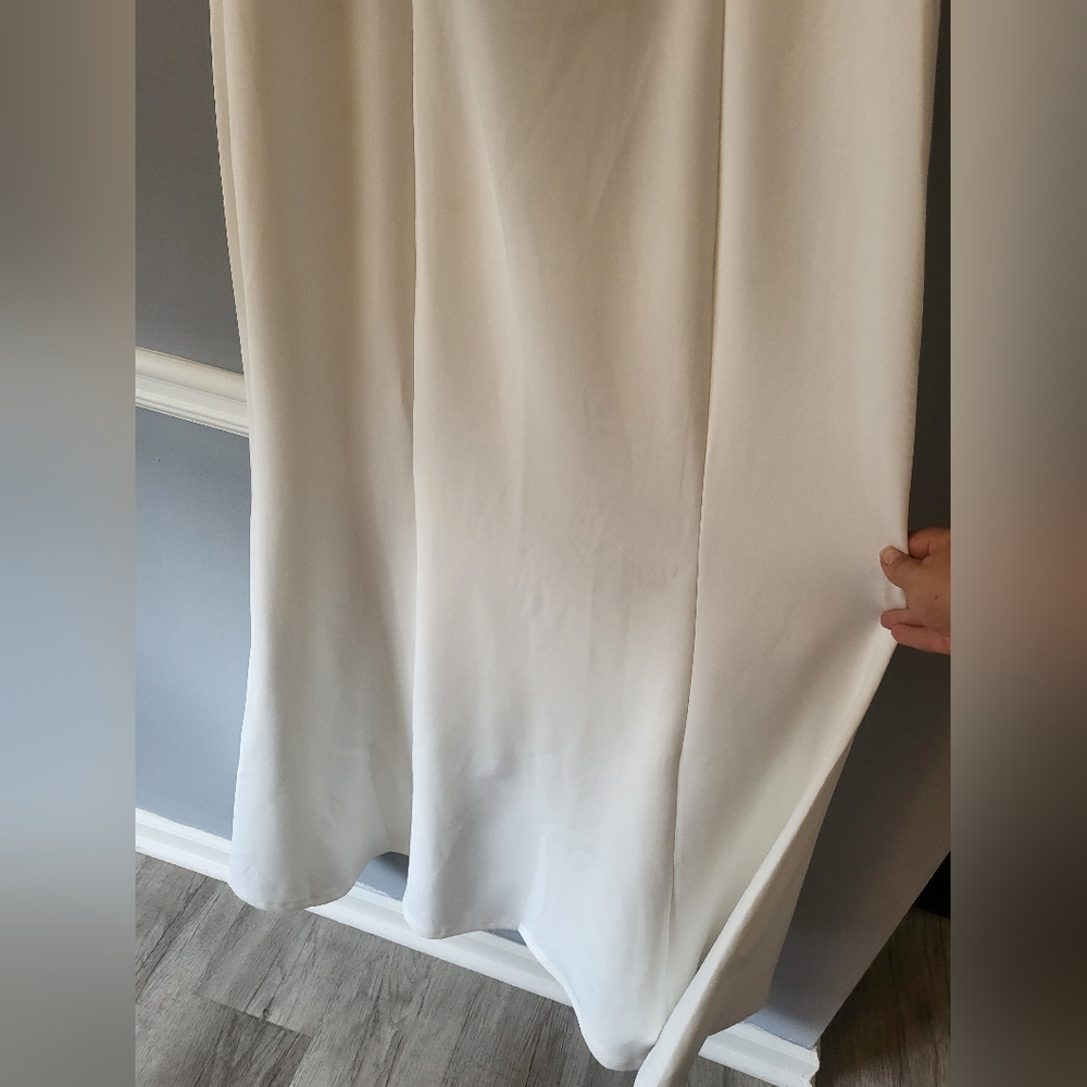 Plus Size Elegant And Simple Wedding Dress - Picture 2 of 8